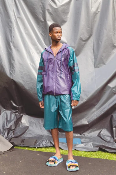 Look 18